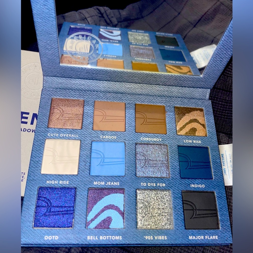 New e.l.f. x American Eagle Denim Days eyeshadow palette. Rare, hard-to-find. 💙